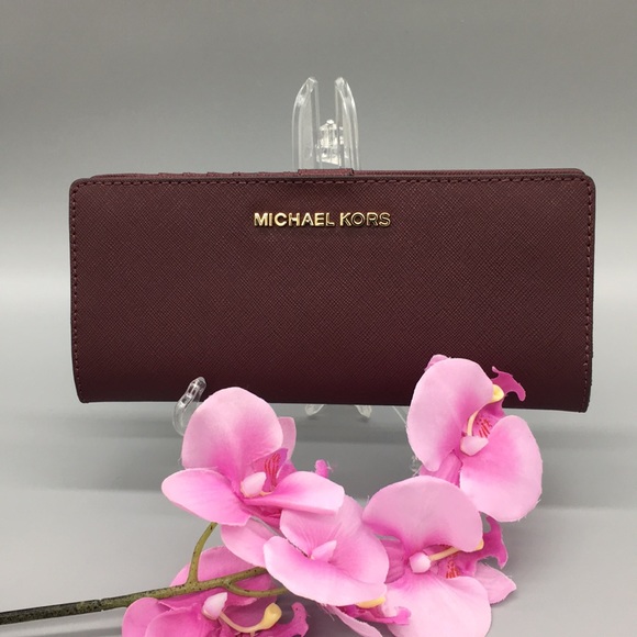 Michael Kors Handbags - Michael Kors Jet Set Travel Md Flt Slm Bfld Wallet